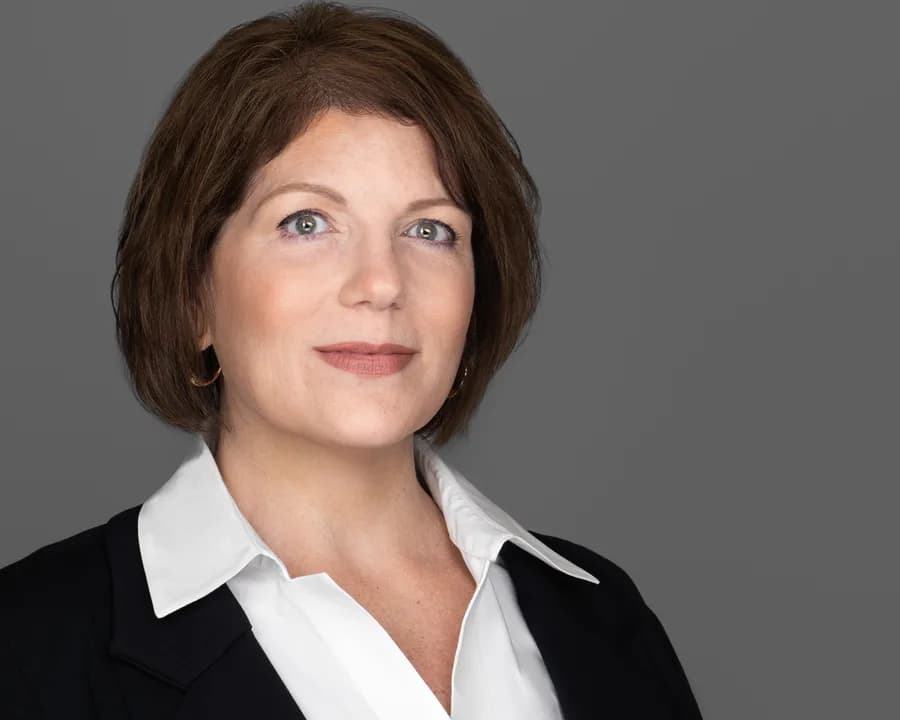 Regina Keifer headshot
